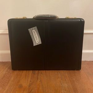 Dilana Executive Series Suitcase